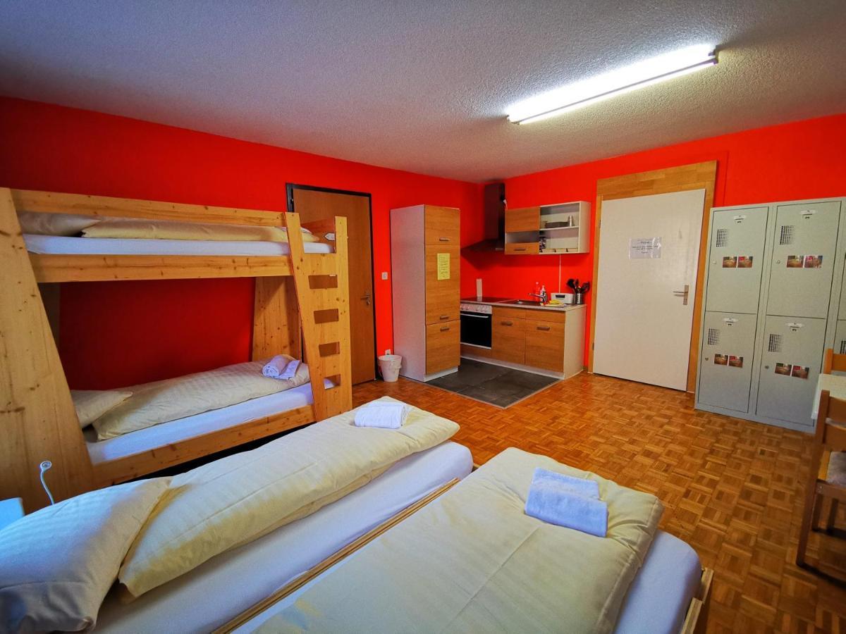 Downtown Hostel Интерлакен Экстерьер фото
