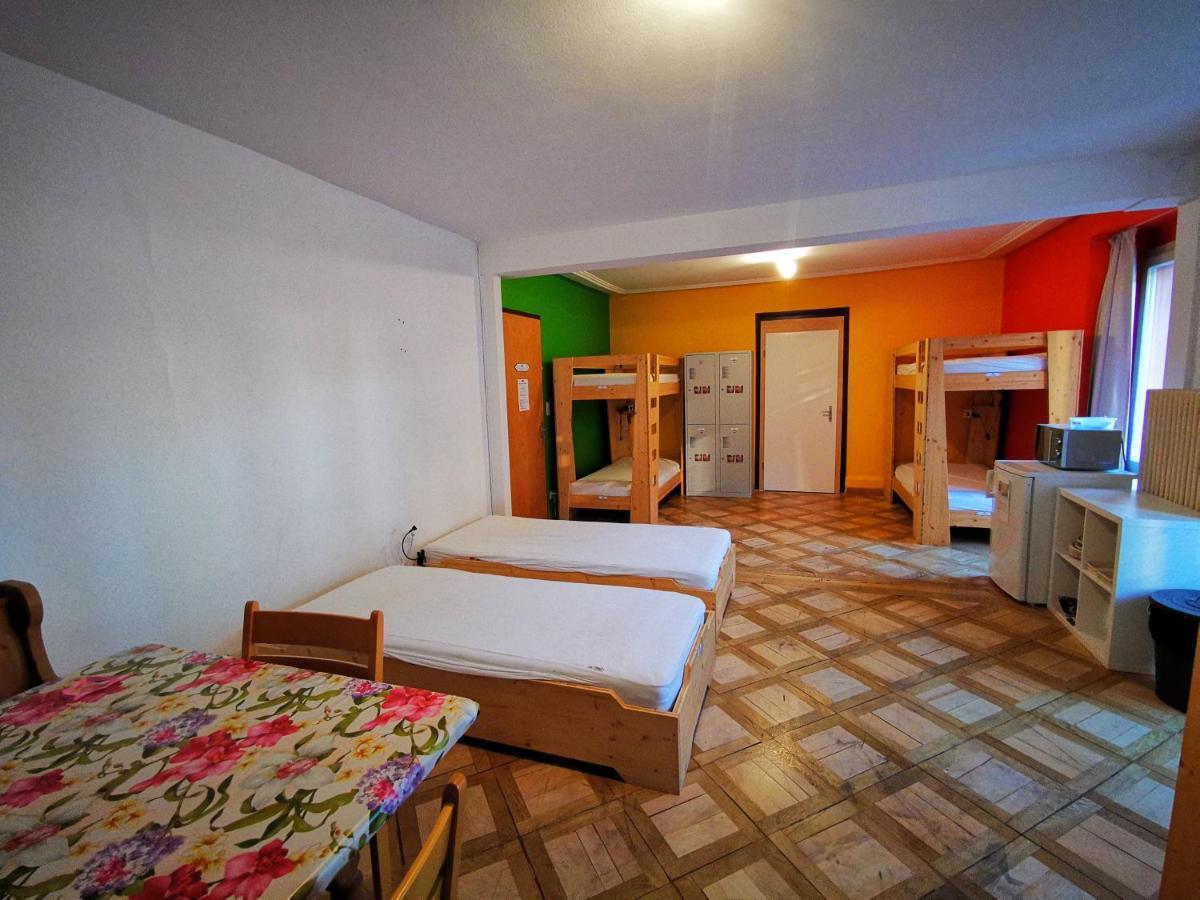 Downtown Hostel Интерлакен Экстерьер фото