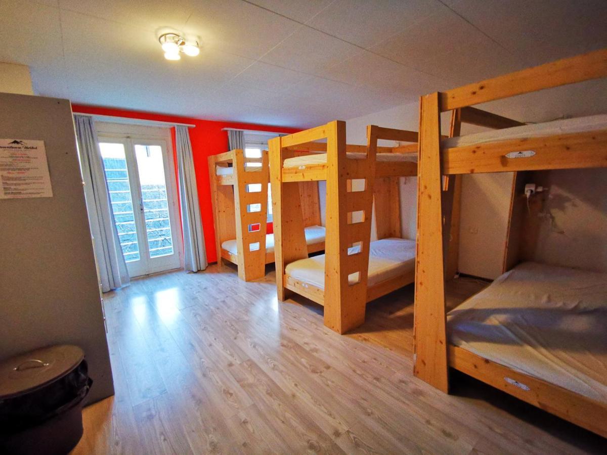 Downtown Hostel Интерлакен Экстерьер фото