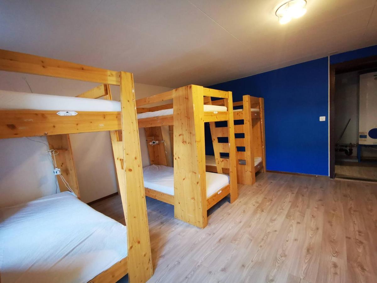Downtown Hostel Интерлакен Экстерьер фото