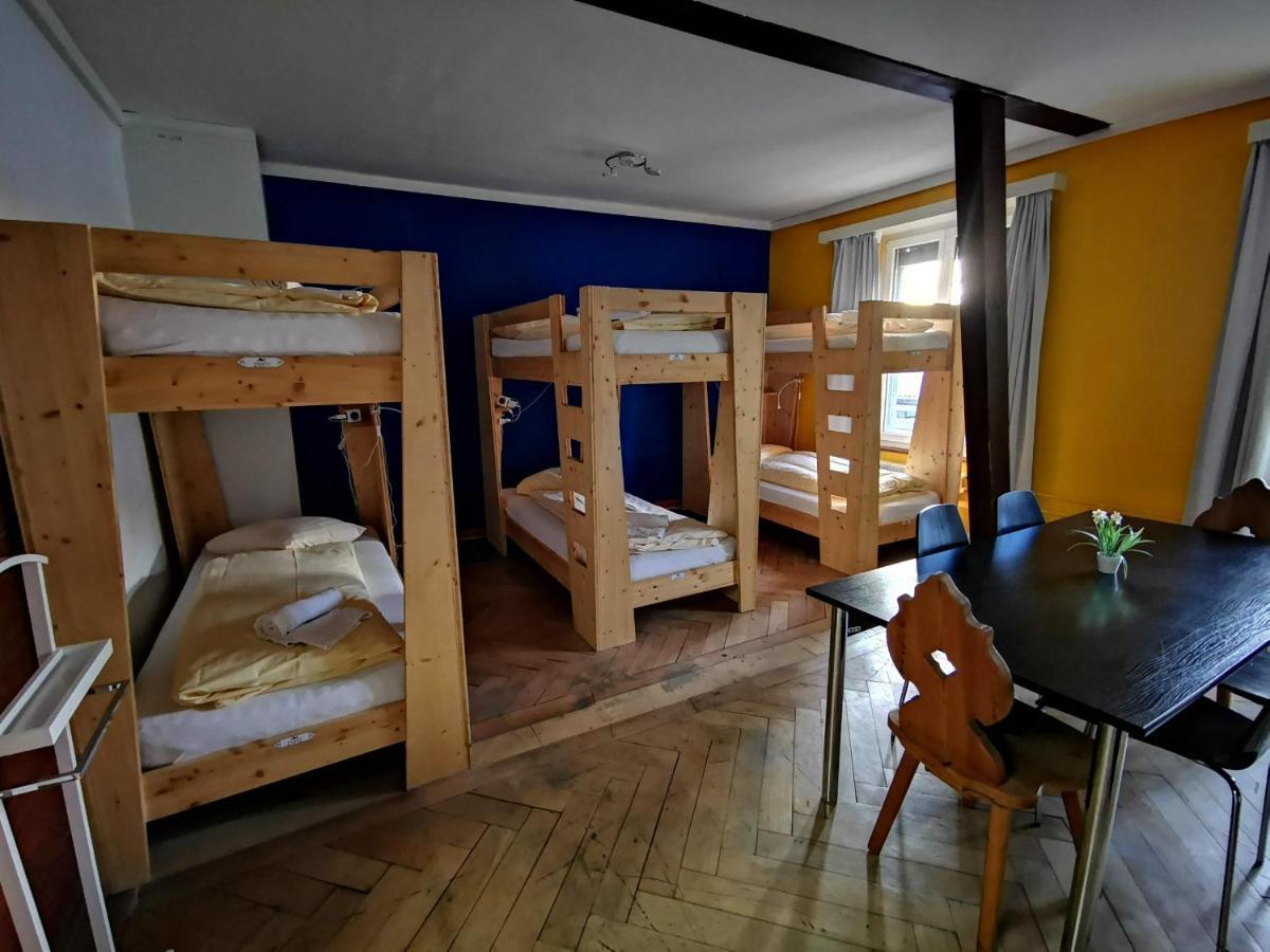 Downtown Hostel Интерлакен Экстерьер фото