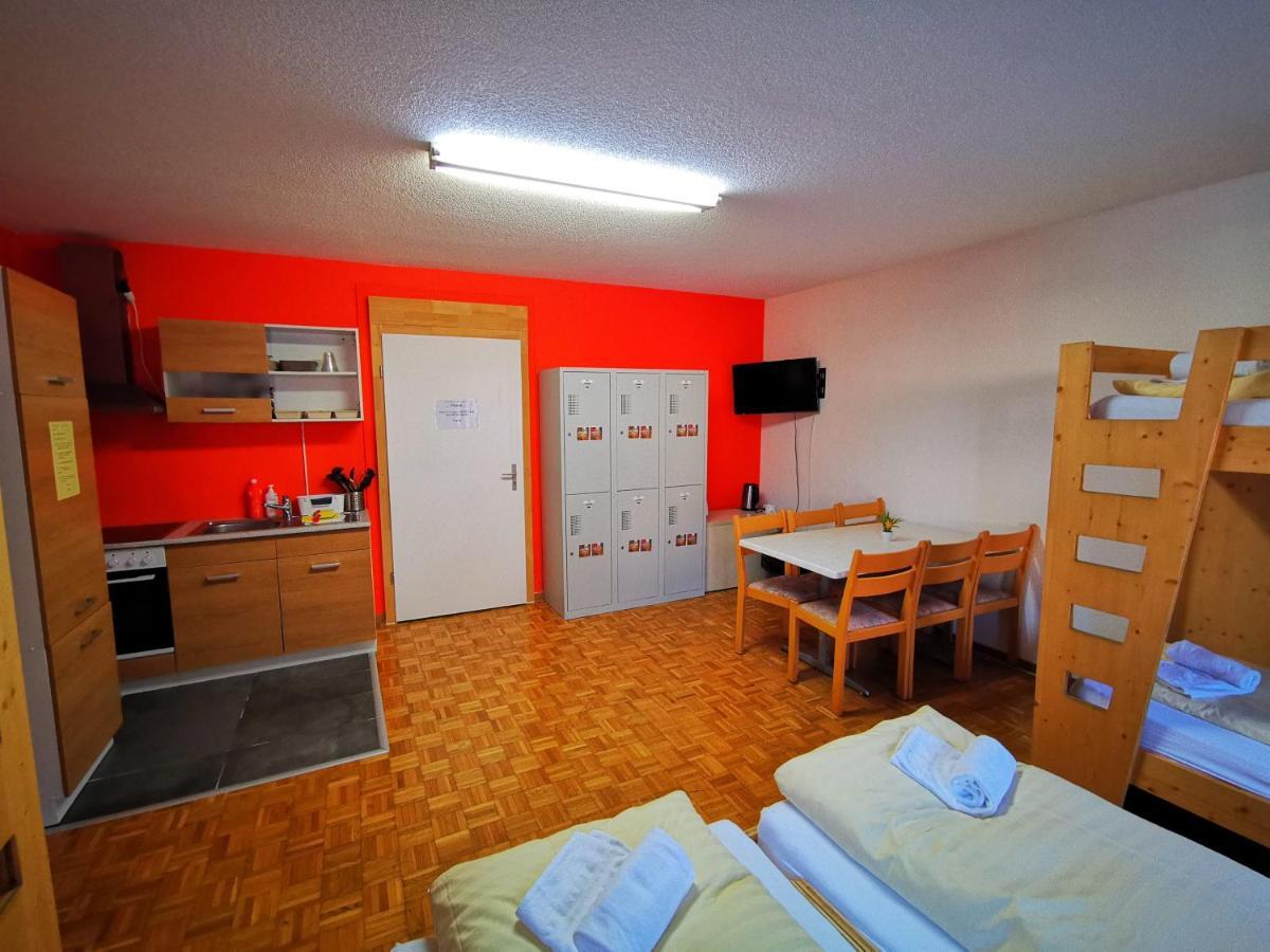 Downtown Hostel Интерлакен Экстерьер фото