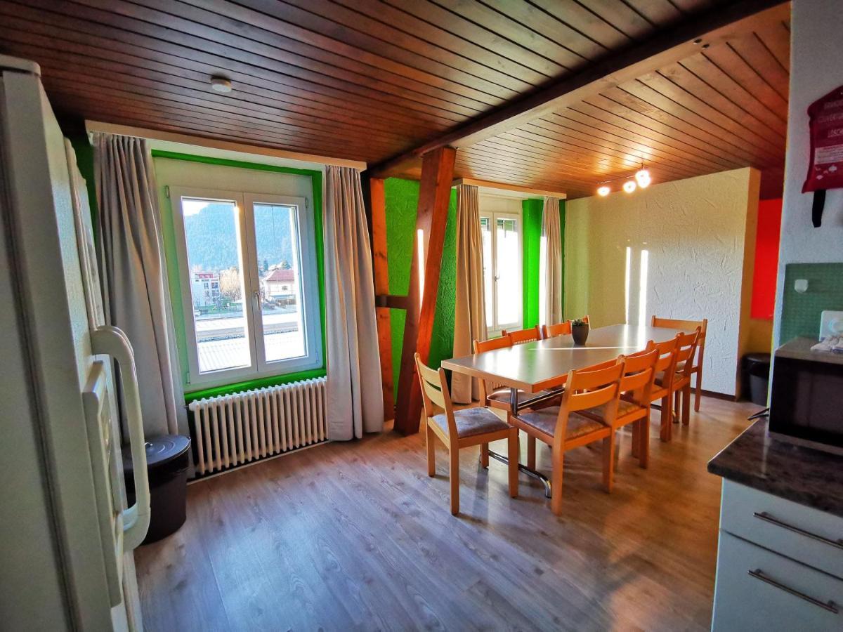 Downtown Hostel Интерлакен Экстерьер фото