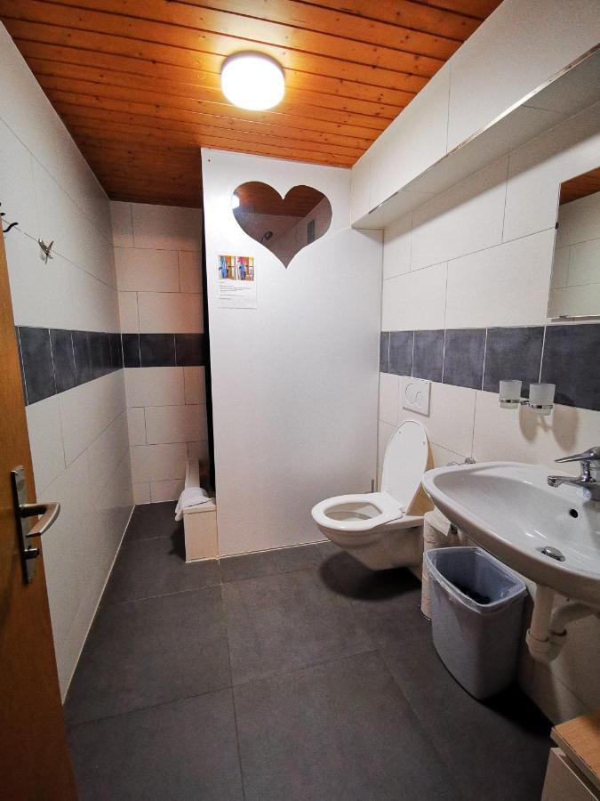 Downtown Hostel Интерлакен Экстерьер фото