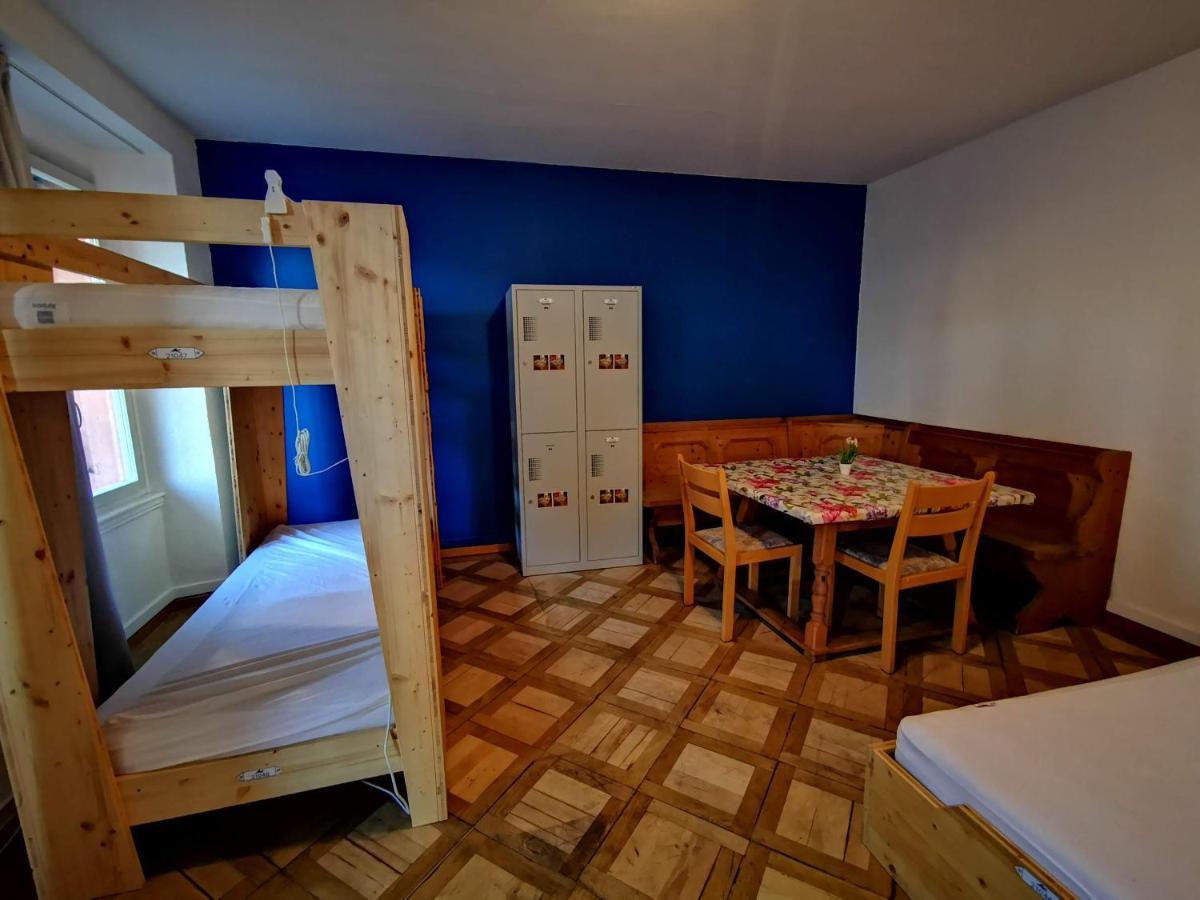 Downtown Hostel Интерлакен Экстерьер фото