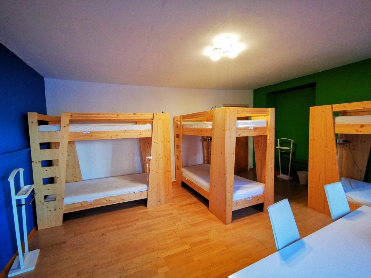 Downtown Hostel Интерлакен Экстерьер фото