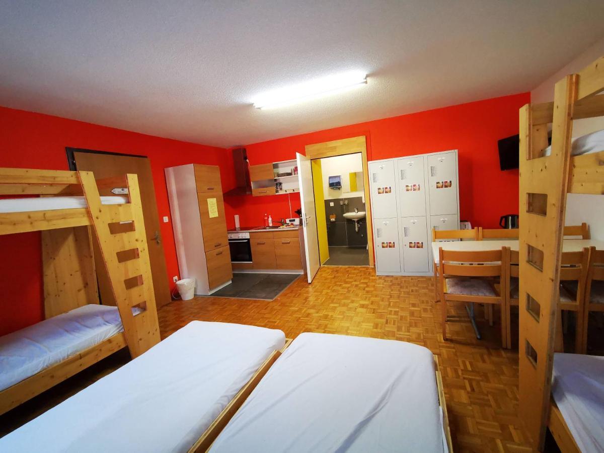 Downtown Hostel Интерлакен Экстерьер фото