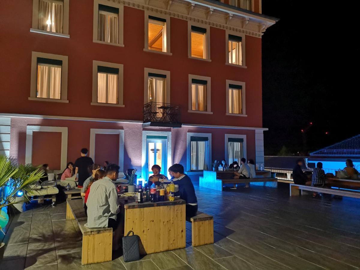 Downtown Hostel Интерлакен Экстерьер фото