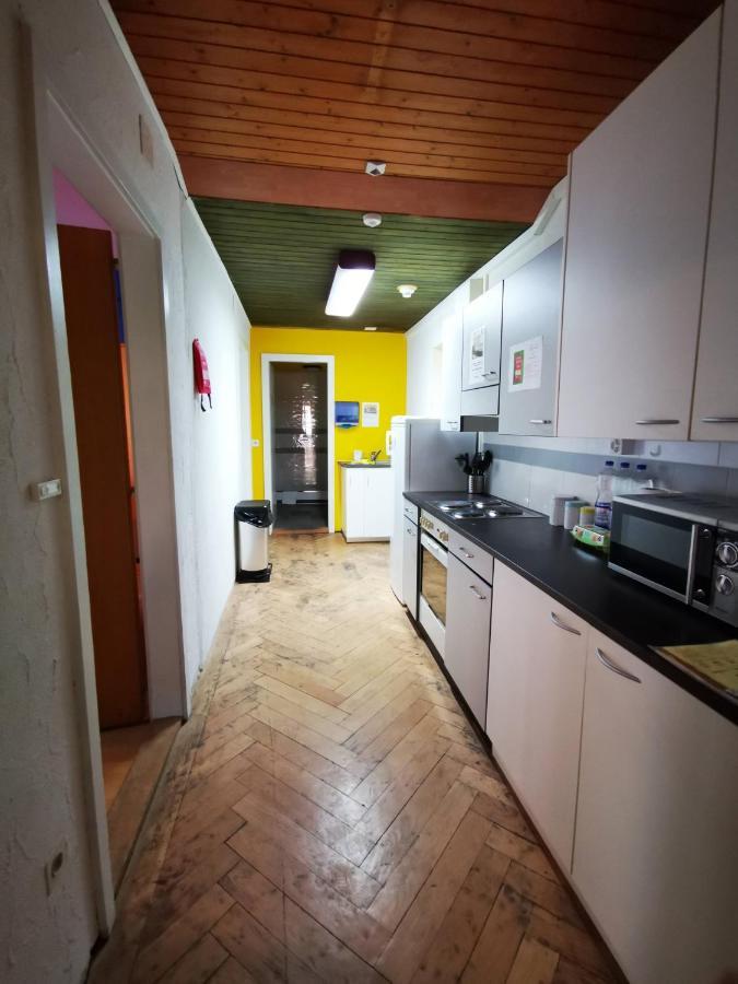 Downtown Hostel Интерлакен Экстерьер фото